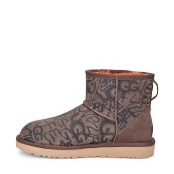 Ugg Classic genuine shearling lined graffiti boot - Picture 4 of 6